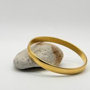VINTAGE Signed MONET Textured‎ GOLD TONE Bangle BRACELET Satin Finish 80s Large